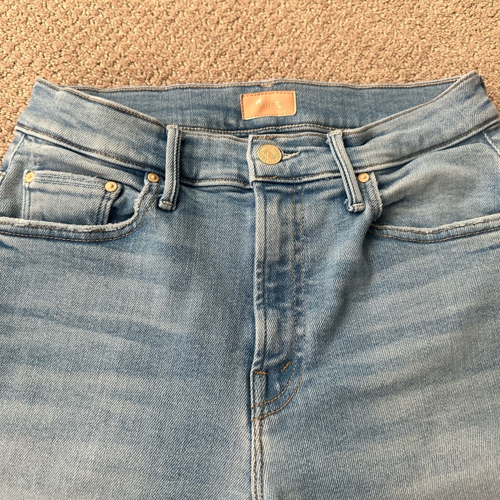 MOTHER Faded Blue Cropped Jeans - Picture 4 of 5